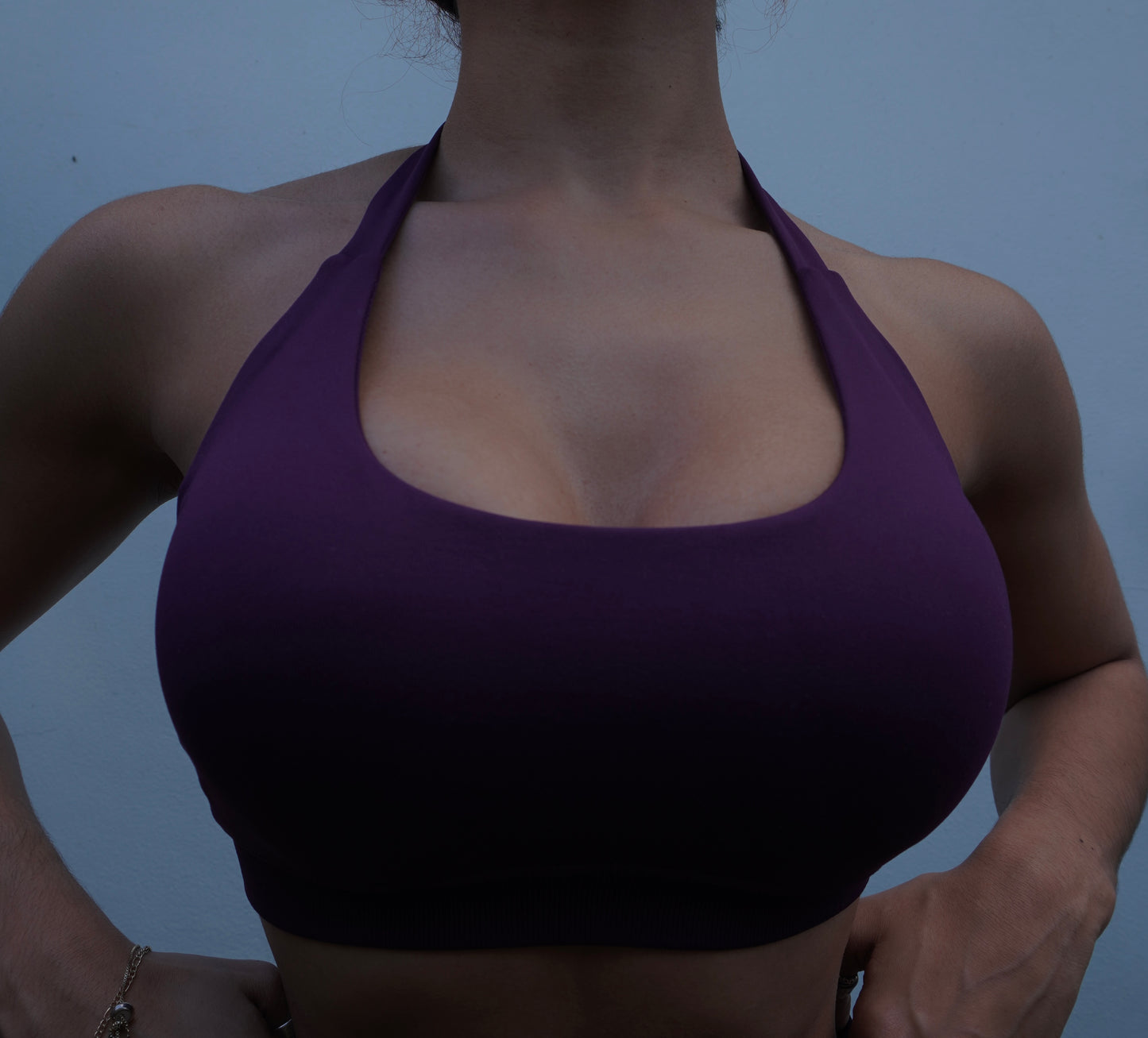 HALTER SPORTS BRA