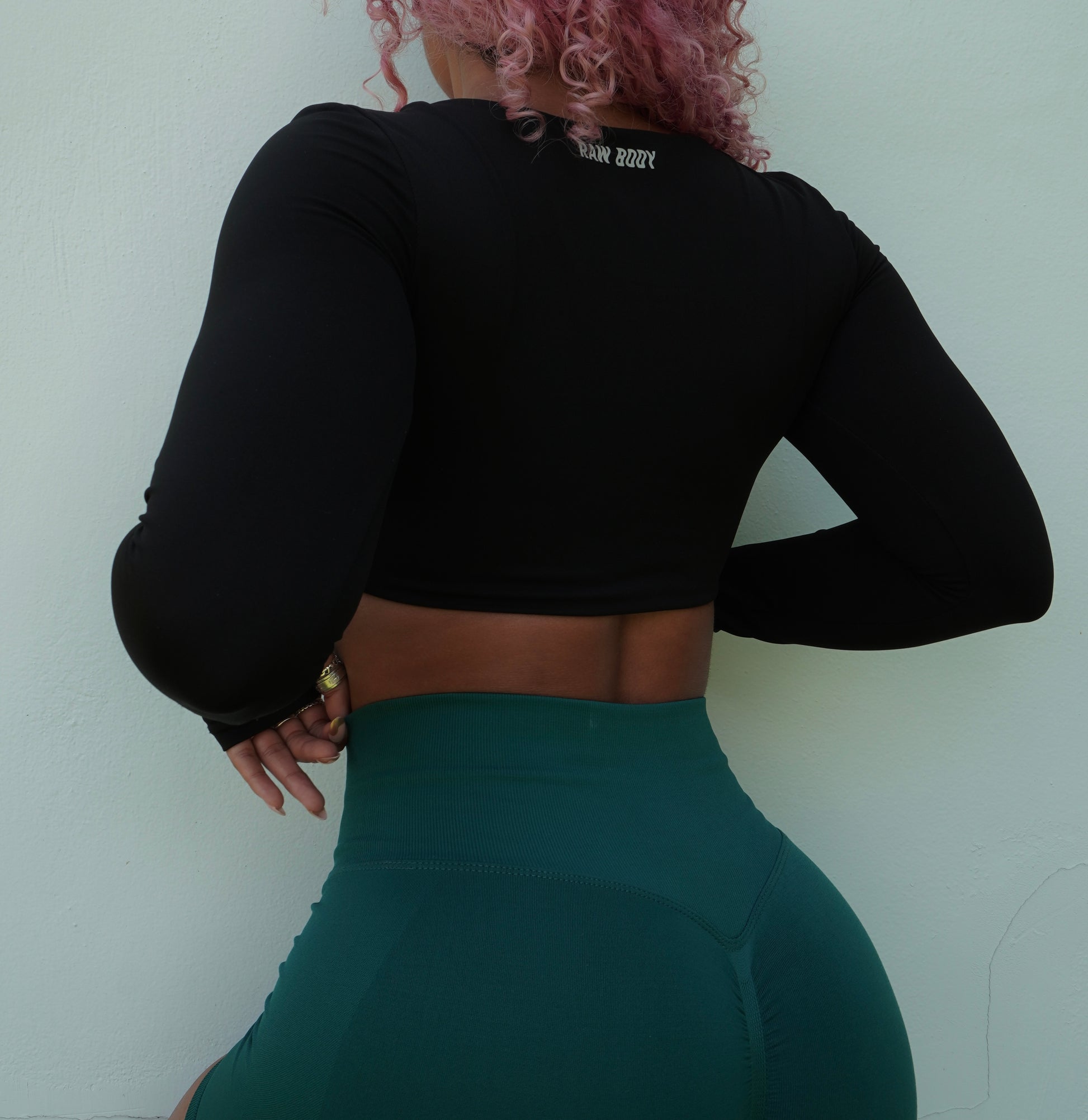 TWISTED LONG SLEEVE SPORTS BRA - Raw Body